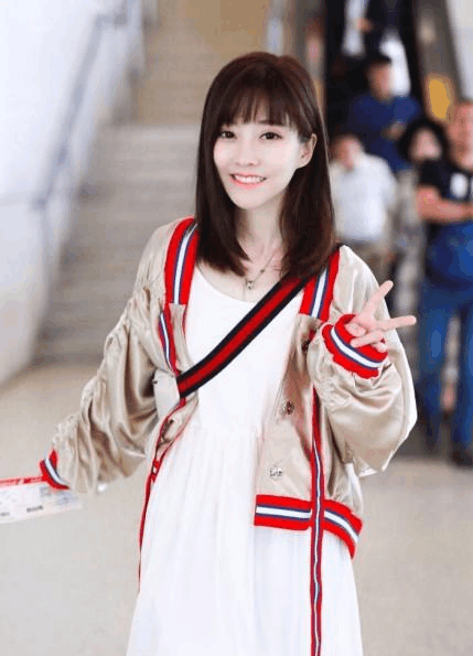 我们信你,冯提莫上传小时候照片力证没整容。