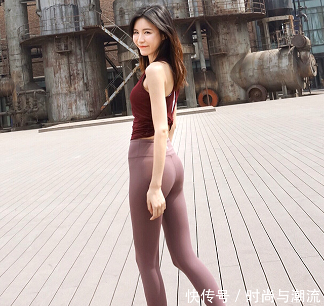 曼妙动人的时尚紧身打底裤小姐姐,靓丽有型的打扮,让人流连忘返