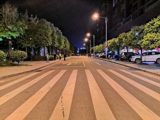 网传开江交警对乱停乱放豪车不贴罚单，事实真相却是......