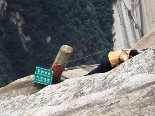 为啥去华山旅游，老员工却说不要体验长空栈道，这是为啥？