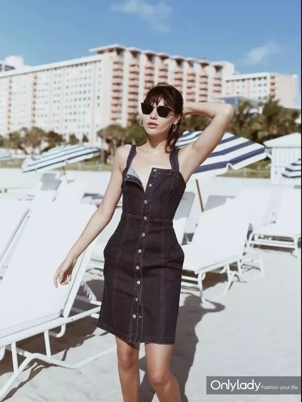 我最喜欢你什么样子?穿连衣裙的样子!