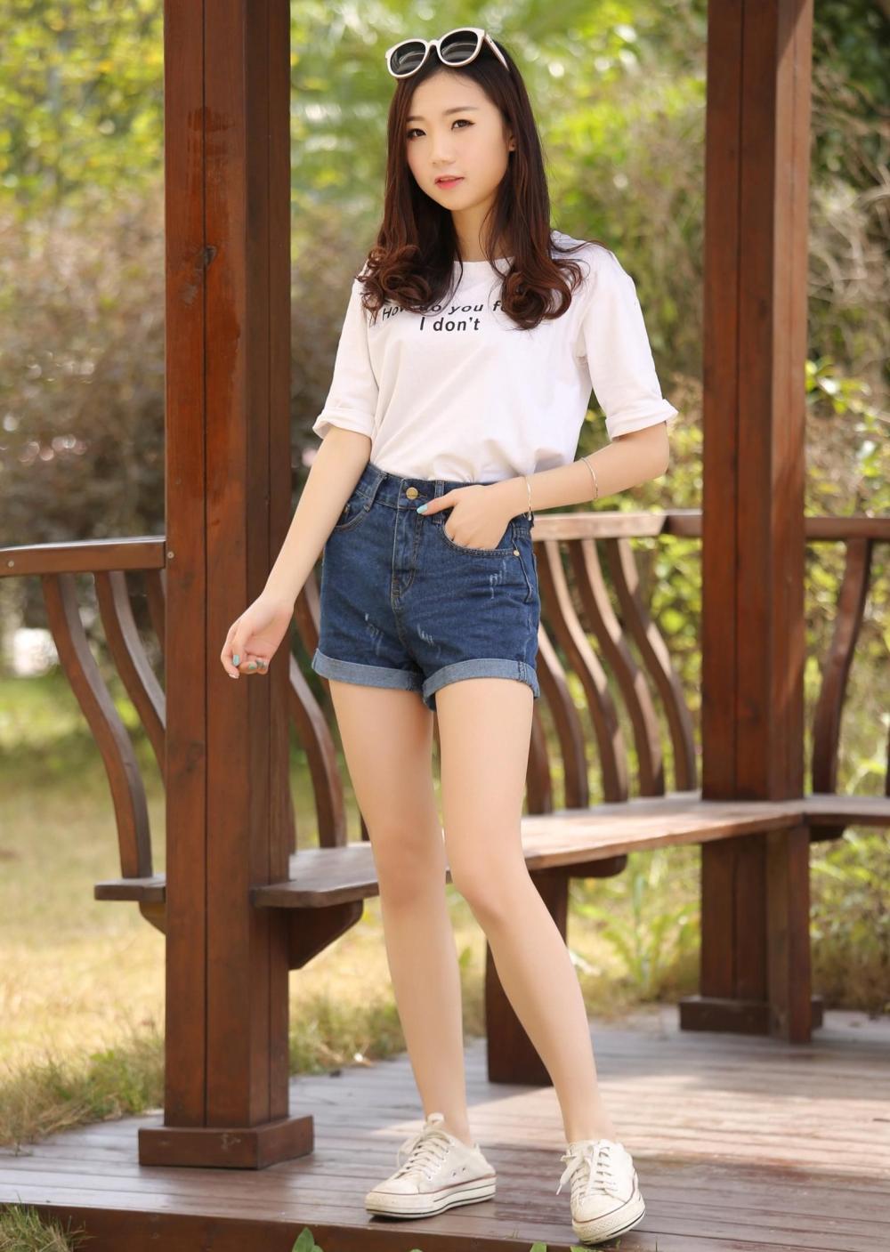 微胖女生穿牛仔裤, 5个搭配技巧, 让您长裤短裤都穿得减龄漂亮!