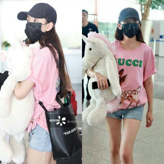 35岁韩雪和18岁欧阳娜娜穿同款短袖，哪里看得出来相差17岁