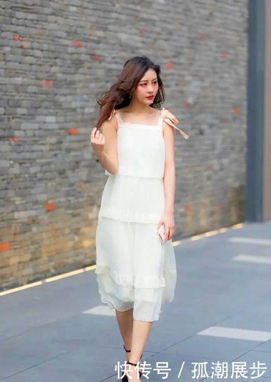  「美女」时尚美女的连衣裙打造仙女般气质，轻巧可人的搭配秀出潮人风范