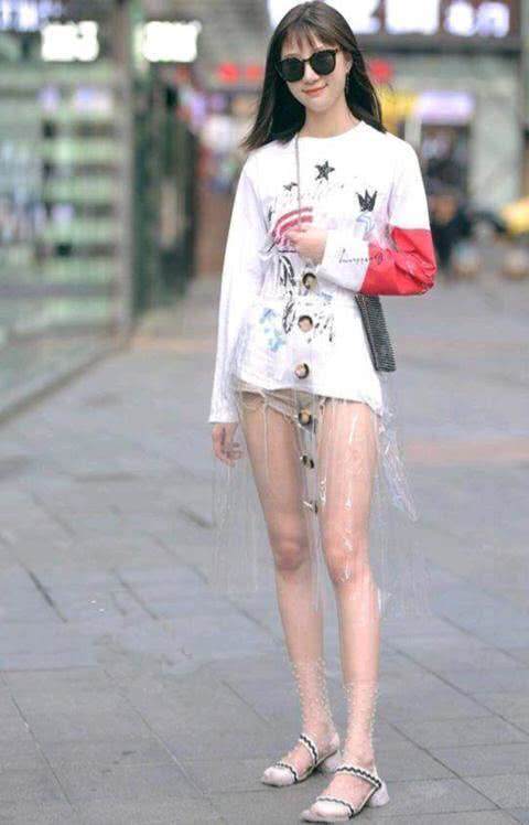 夏天的搭配别有一番韵味，街头小姐姐都是时尚达人！