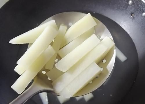  【做法】干煸孜然土豆条，好吃有诀窍，分分钟学会，口感酥香，美味又下饭