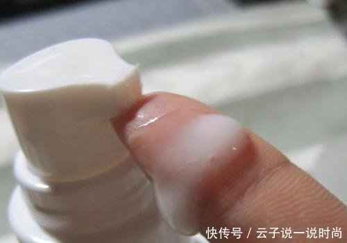 漂亮女人睡前用它洗脸，一觉醒来脸蛋如绸缎般白净，胜过剥壳鸡蛋