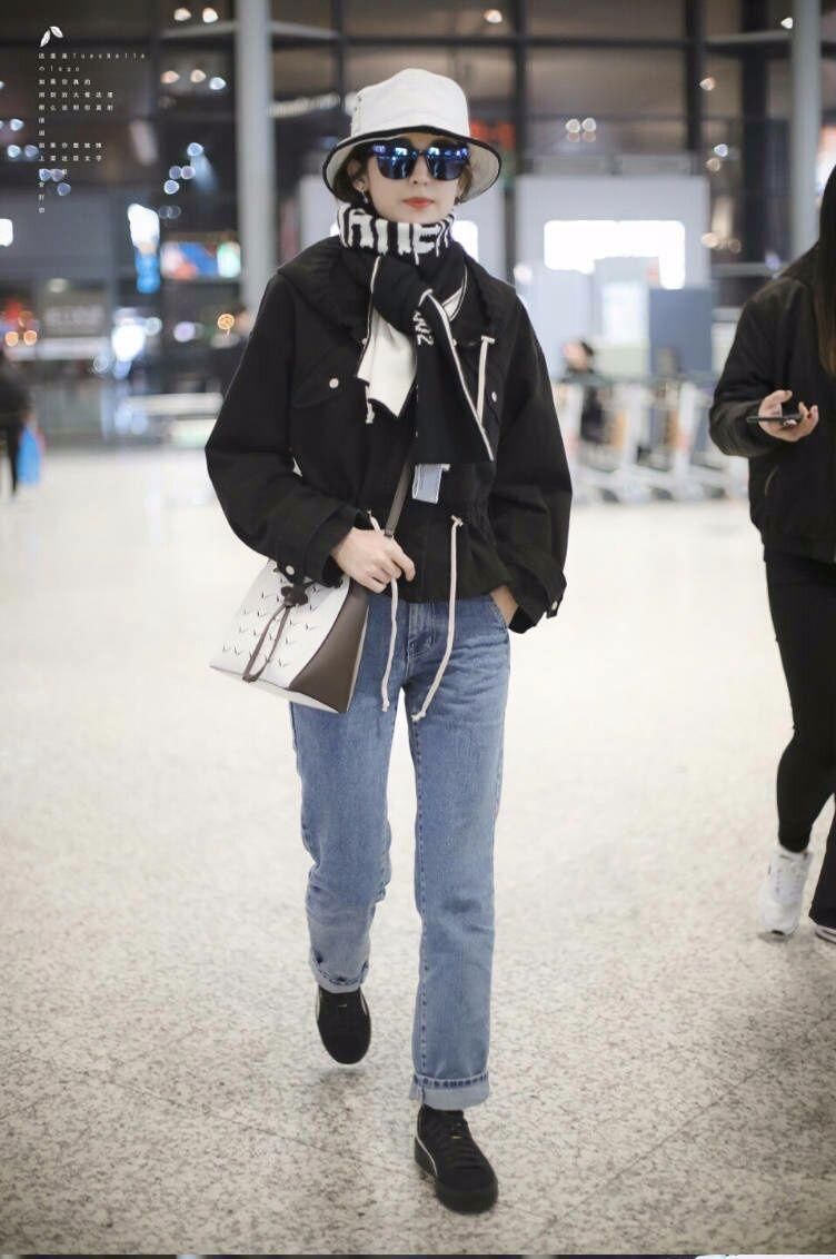 别再说古力娜扎只会秀腿了，她背的包都没多少人可以驾驭得了!