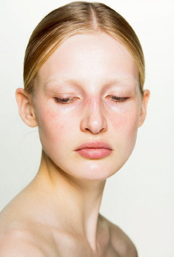 抬起高贵的头 护颈护肤抵御皱纹