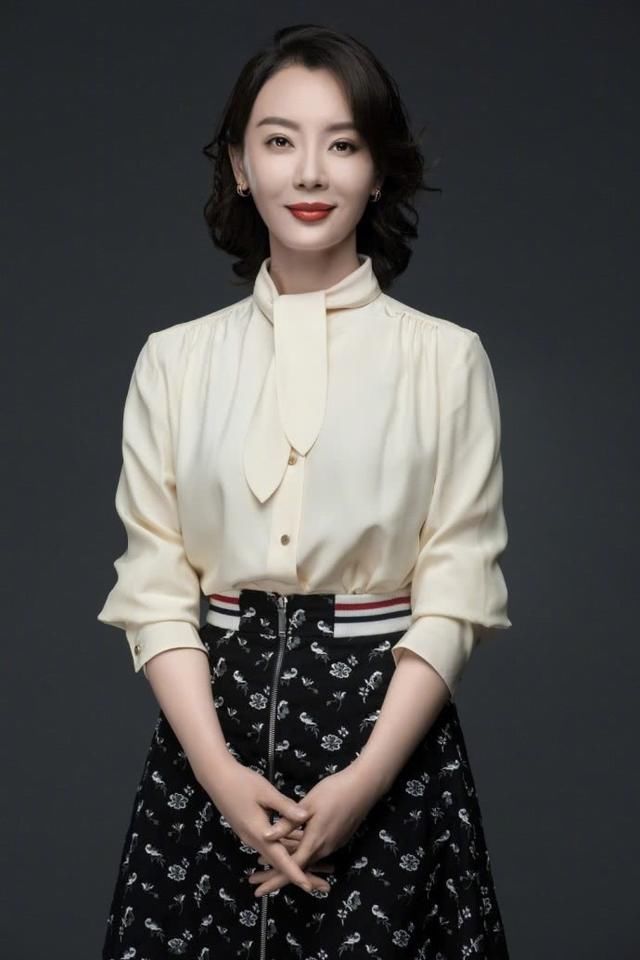 陈数和孙俪，同做“织布”运动，网友：总算见识到真正美人身材了