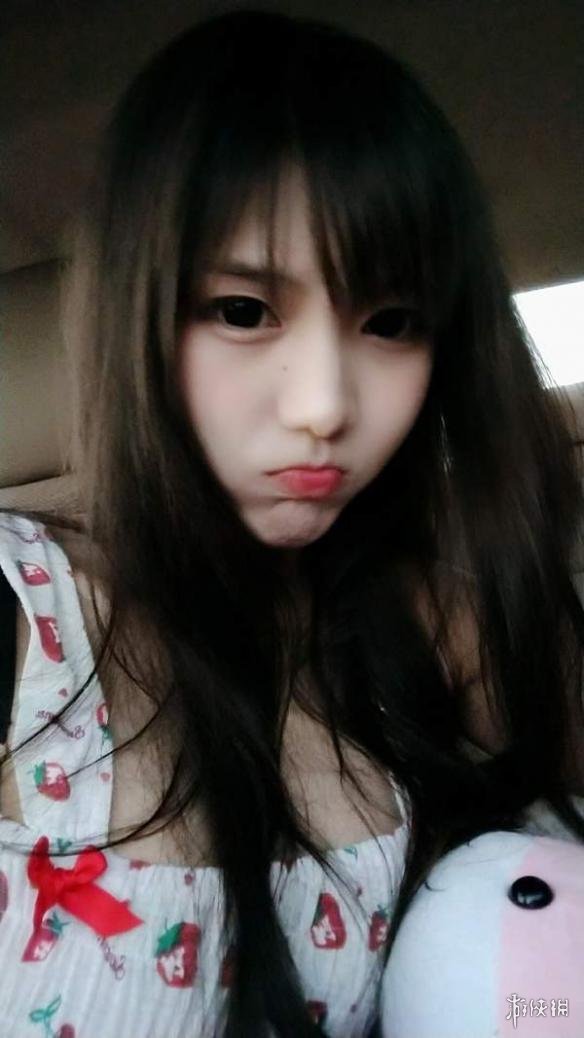 泰国网红＂棒糖妹＂最新福利美照 大胸肌要包不住了！