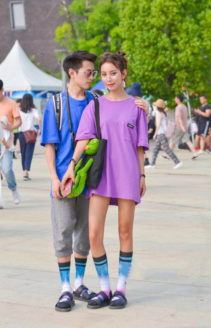 素人街拍: 潮流风展现凹凸身材, 酷酷的小姐姐还没有男朋友