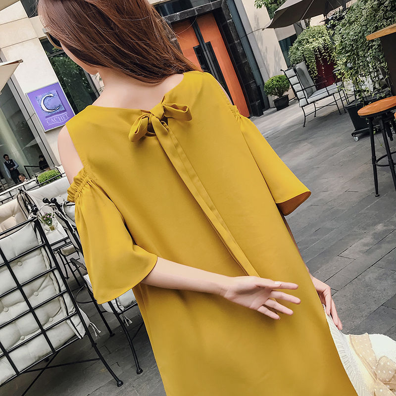 城里的姑娘就是会穿，出门穿清新的娃娃裙，比穿比基尼回头率还高