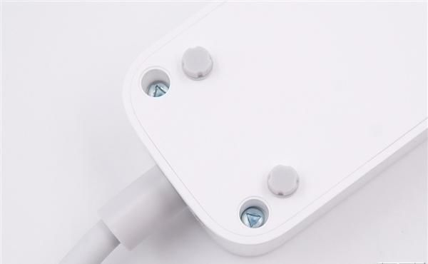 云星电子|三口USB+27瓦快充 米家插线板拆解:用料精细