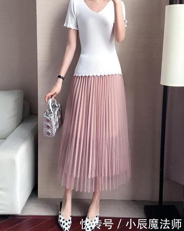 【不妨】爱美的中年女性,不妨试试这几款针织衫,轻松穿出时尚感