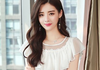 头一次见这么洋气的冷风裙，适合40岁左右的女人，女人味挡不住