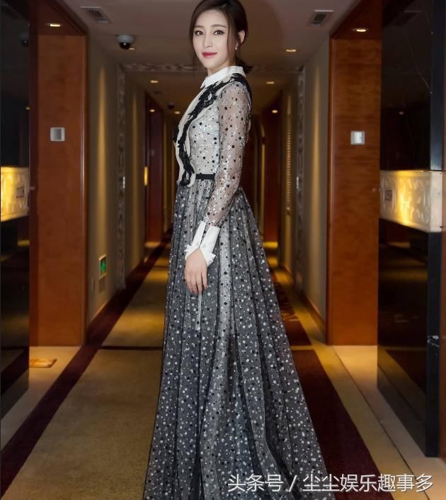 甘婷婷:妩媚妖娆的身姿，非常的迷人!