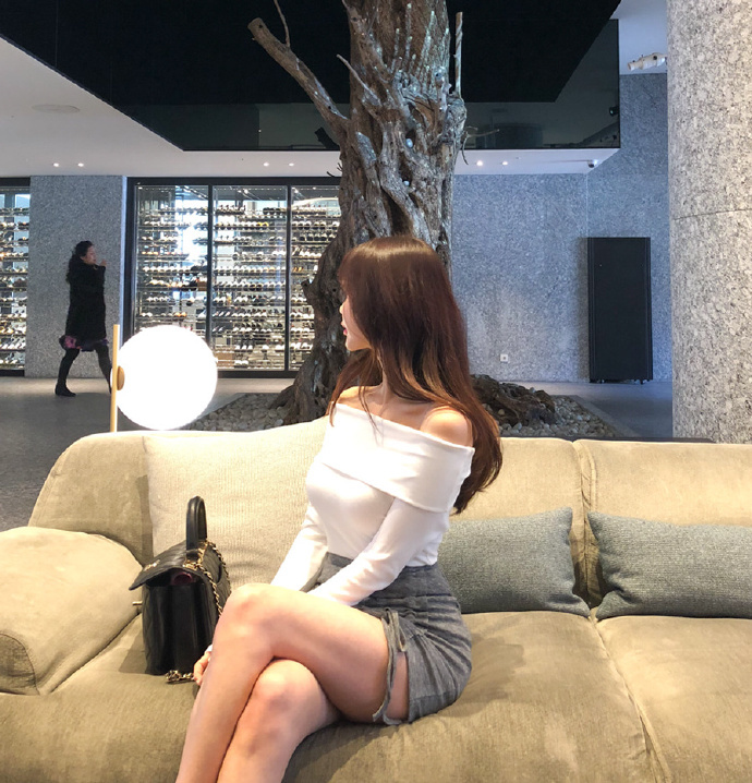 「小姐姐」美女街拍时尚优雅的小姐姐,紧身连衣裙的穿搭,尽显性感气质