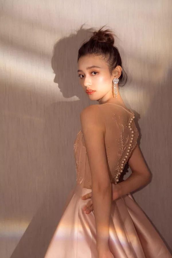 围观| 唐嫣美出新高度，林允少女感全无?6月女星妆容你Pick谁