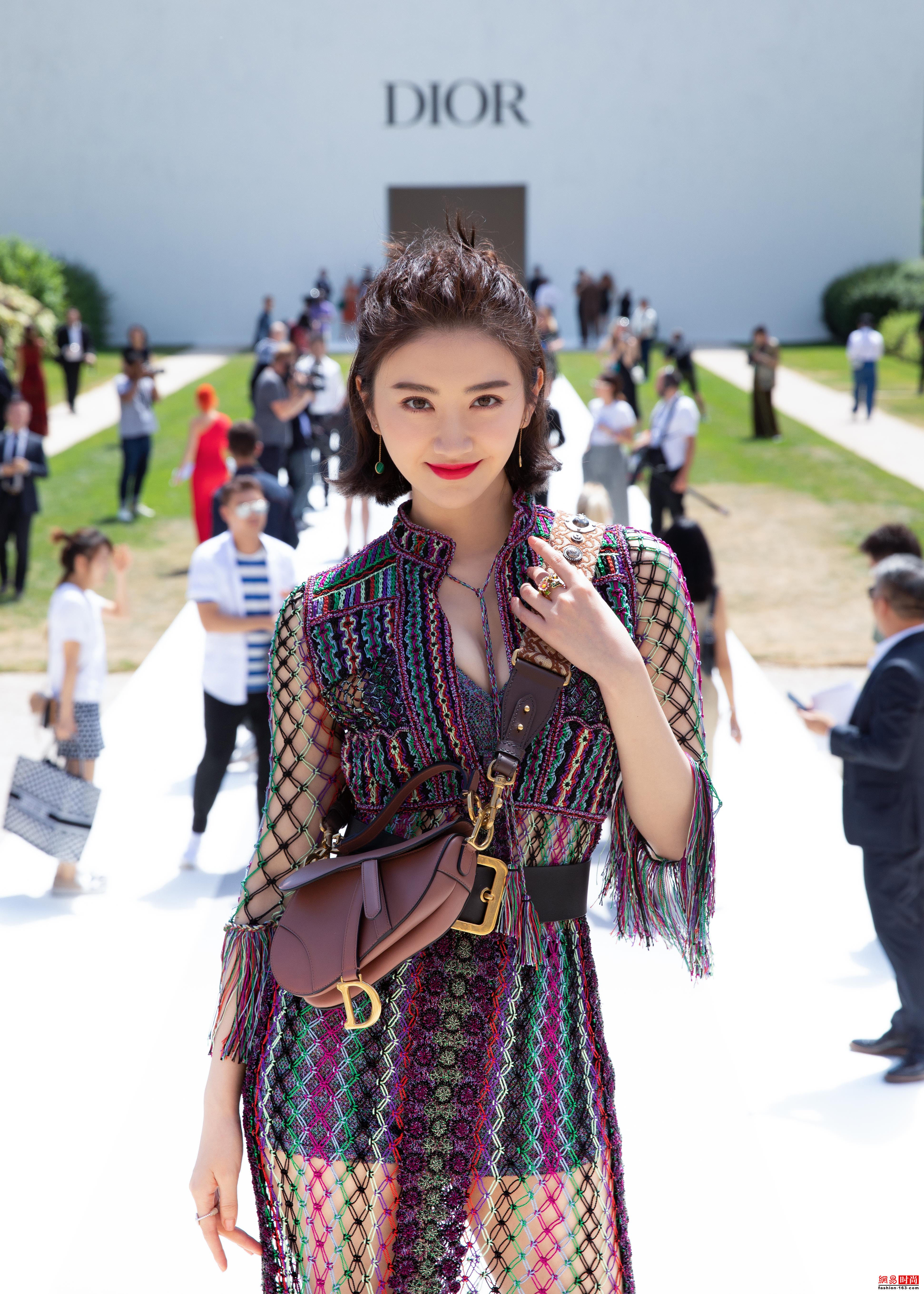 景甜身材好有料 雪白肌肤大长腿