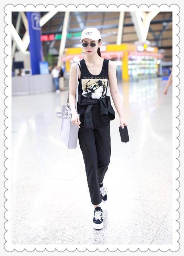 戚薇为博眼球，穿无袖衫秀性感，结果撞上林志玲，身材差距立显!