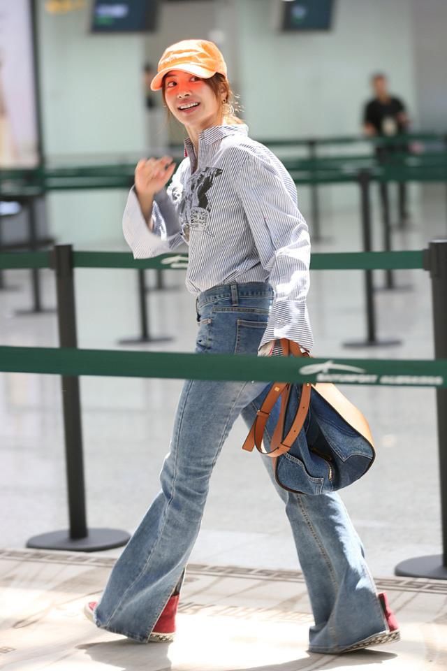  『喇叭裤』个子比较矮的女性都会羡慕高个子女性，但看到这穿搭，矮个子女性气质飙升