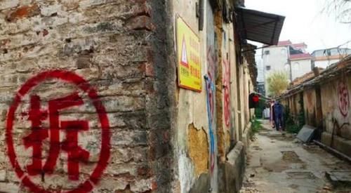  补偿款■房子没有房产证，却遇到拆迁，怎么才能拿到赔偿款呢？