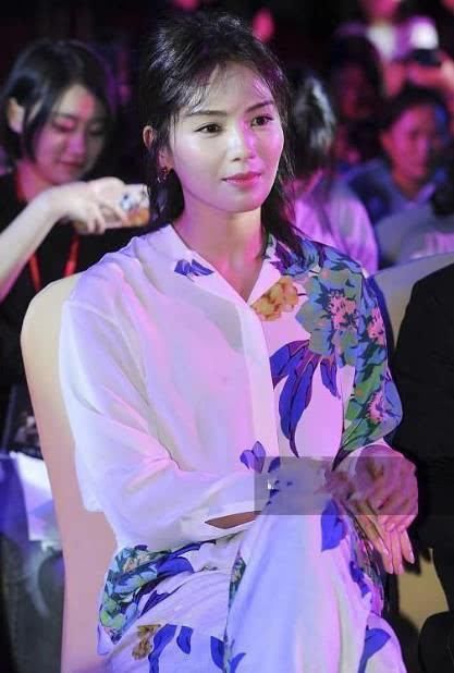 许晴穿连体裤，刘涛穿连体裤，区别真大，网友：不敢相信她40岁了