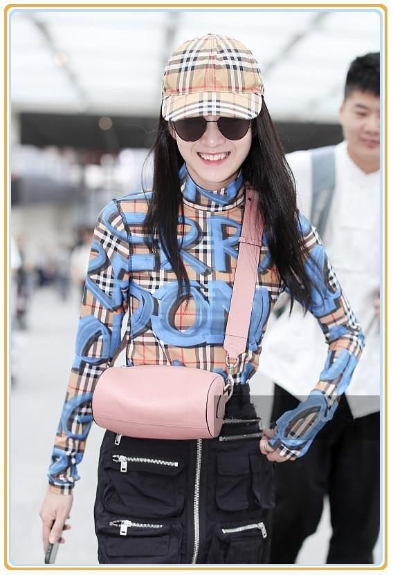 当阚清子与张雪迎同穿一件格子衫，才知道街拍和抓拍的差距有多大
