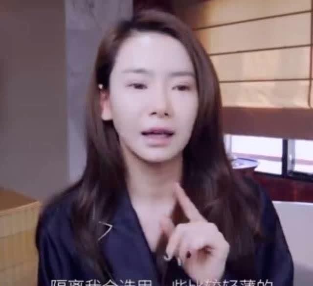 戚薇化身美妆博主，快看看她用了哪些硬生生的干货!