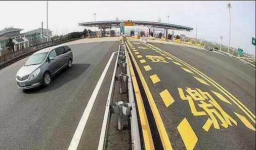 专家:建议取消高速过路费，但要增加一项费用，车主:我怒了!