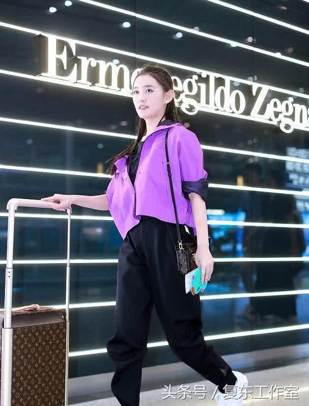 17岁的蒋依依美出天际,这颜值高出宋祖儿一半,网友:呵呵