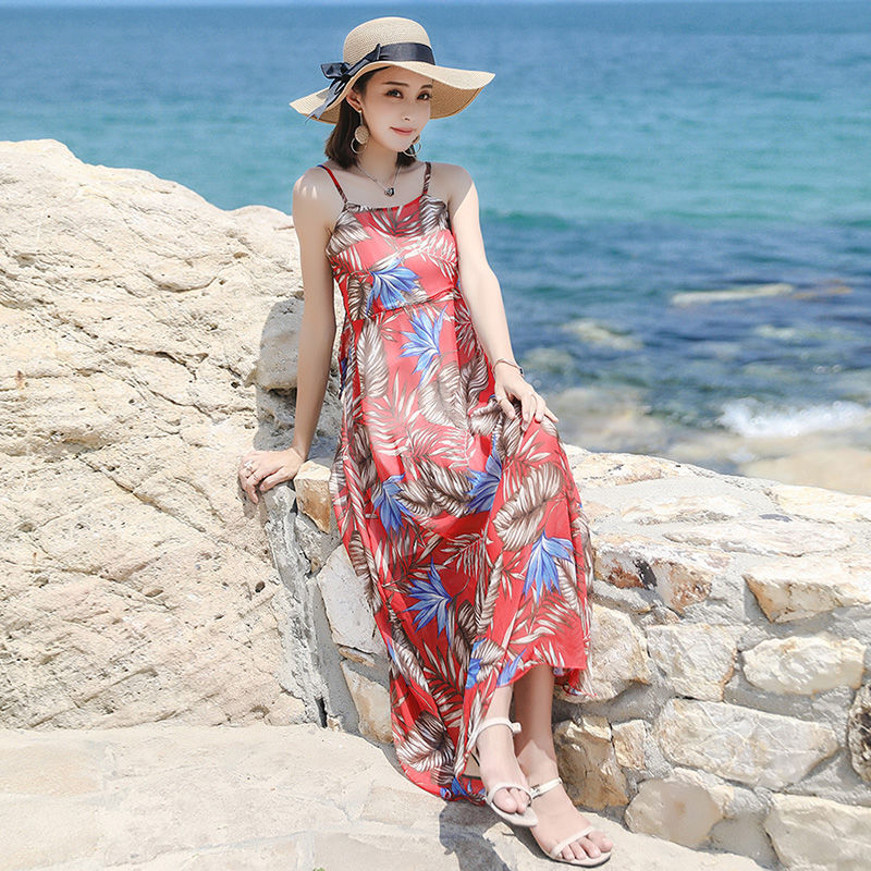 比基尼扔了吧，俗!现海边度假都穿“沙滩裙”，不但优雅还很迷人