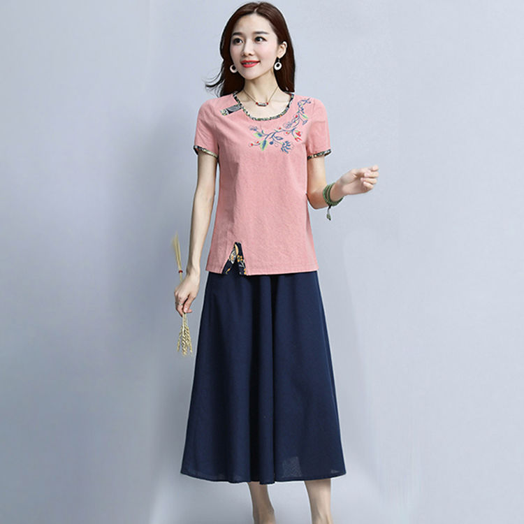 刚上市的新款小衫，一款比一款显嫩吸睛，随便穿都很美