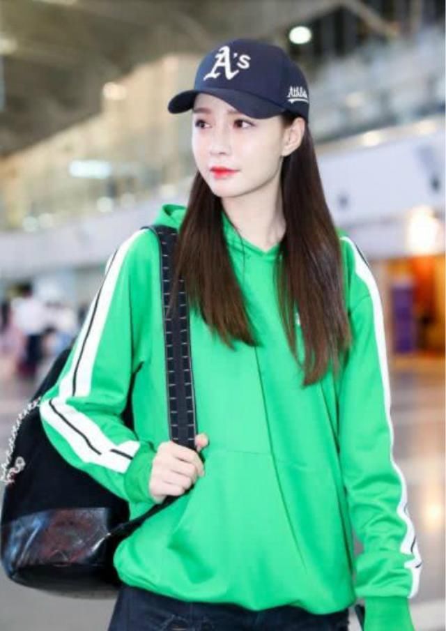 没有大长腿就别穿”狗啃式“短裤，杨超越成短腿，紫宁惨变五五分