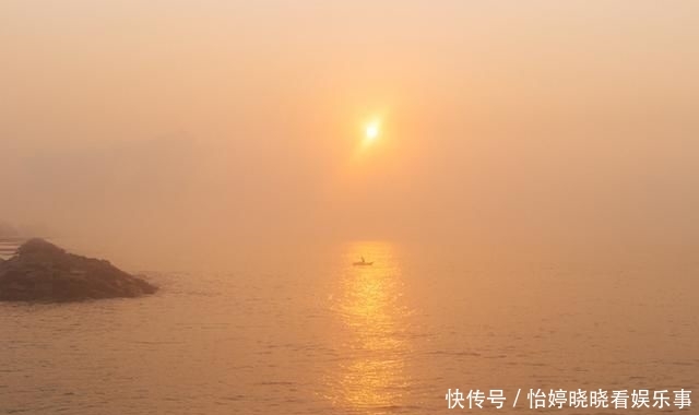 写真■小姐姐躺在海边礁石上,拍一组让人心动的沙滩写真