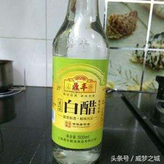 把白醋和生姜放在一起，解决了千万家庭主妇的一个难题，赶紧试试