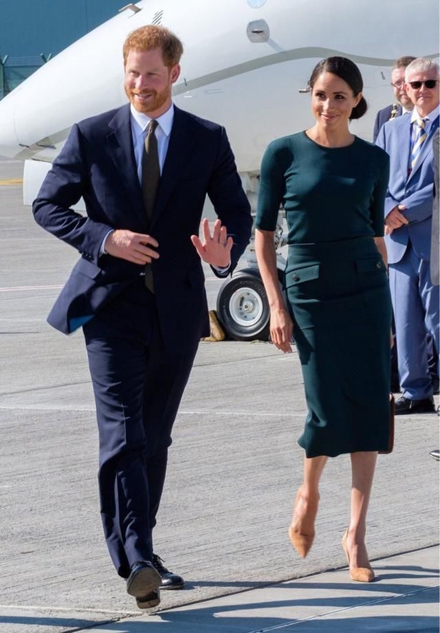 梅根王妃为什么不用好一点的包包?李英爱机场包等于一部车的首付