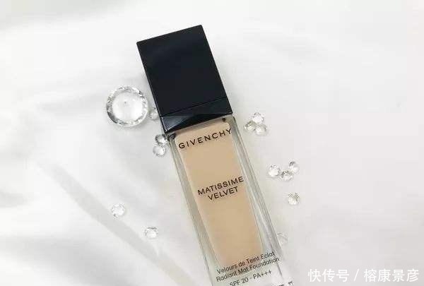 亲妈:这几款非常好用的粉底液,每一款都号称油皮亲妈!