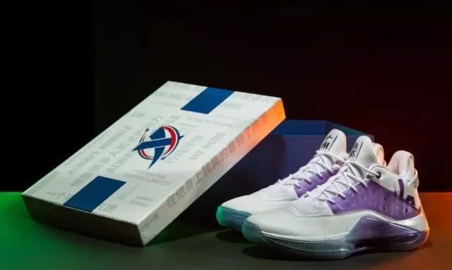 郭艾伦cba全明星球鞋