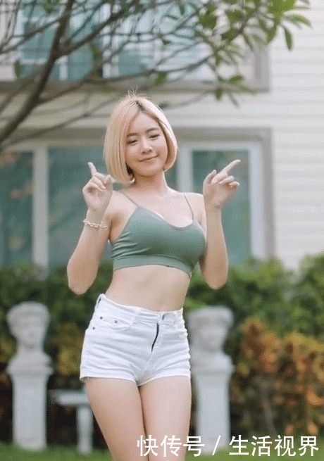 「见到」街拍这种青春靓丽的美女,在别墅里又见到了