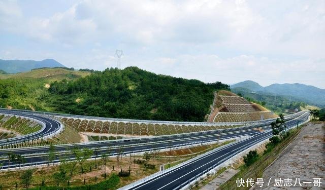 广西在建的一条新高速，双向4车道，投资约133亿，预计2020年建成