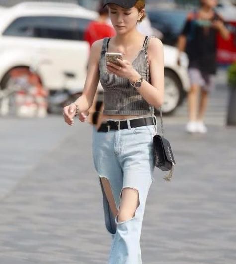  [大方]休闲又不失气质的牛仔裤，简约大方衬托时尚的魅力