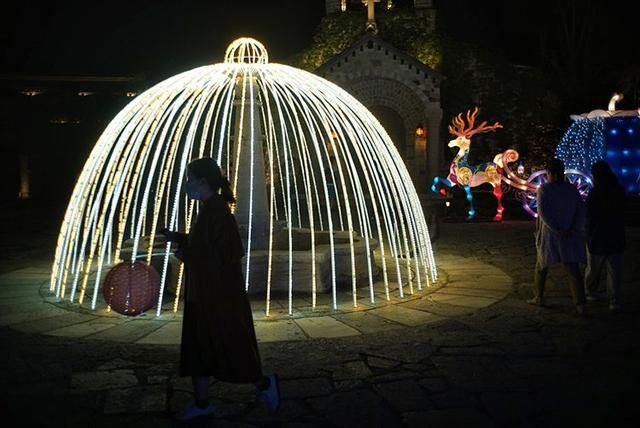 接触:五一假期京郊游升温 古北水镇“无接触”迎客