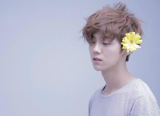 “四千年美女”鞠婧祎头戴大花,不仅不土还美如画,而最美却是他