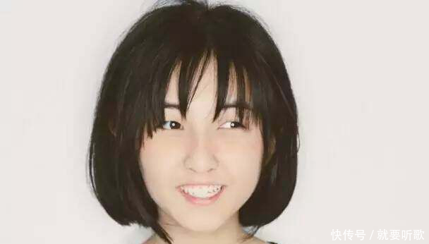 张子枫的脚吓坏了大批网友,赵丽颖与她天差地