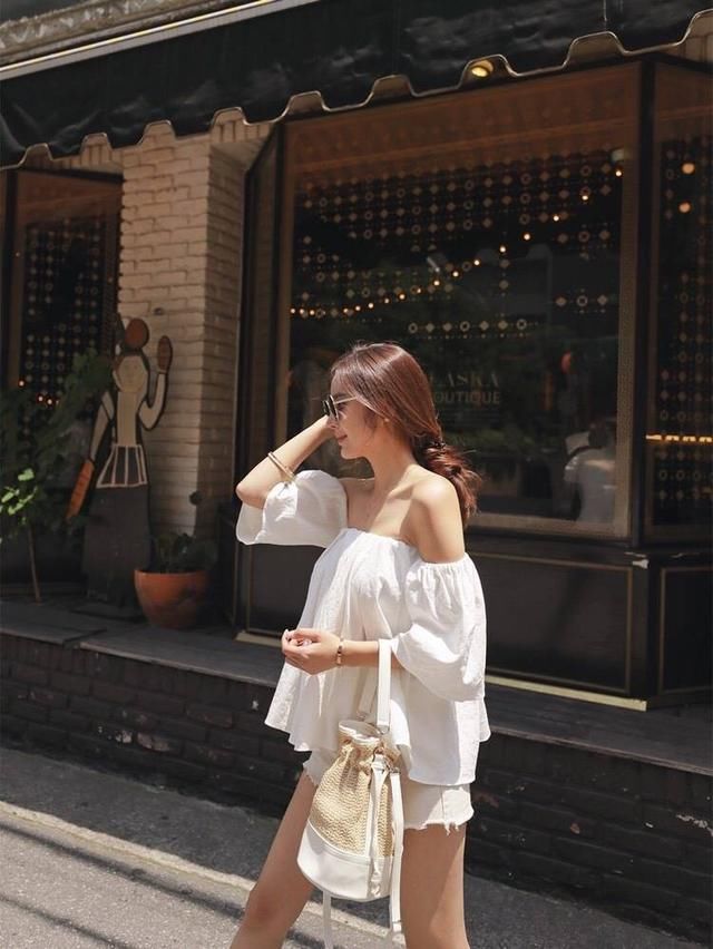 街拍：街拍 超有女人味的热裤美女