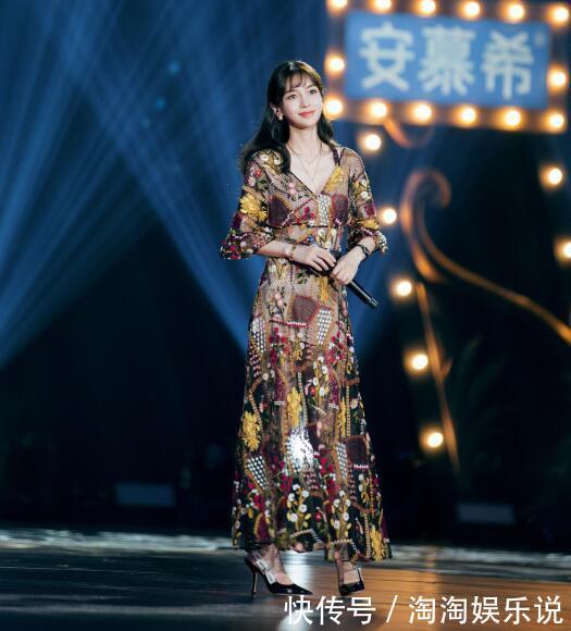杨颖穿镂空连衣裙，尽显少女气质，这杨3岁请pick一下！
