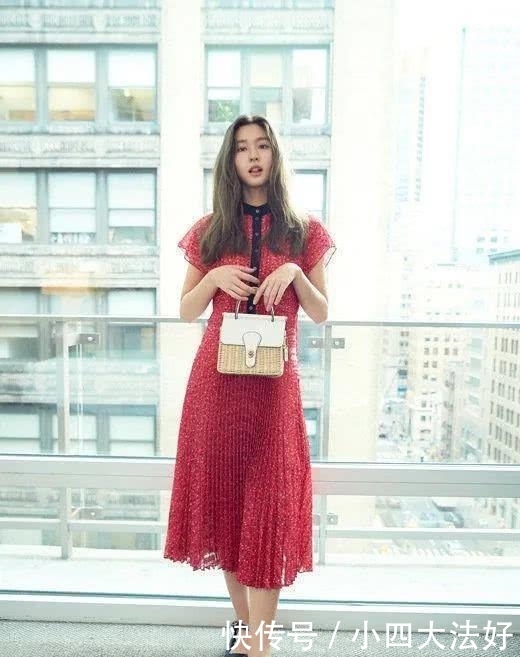  身穿：选条清新的碎花连衣裙 优雅又有女人味 小仙女范十足