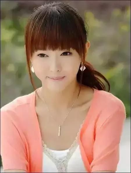 你的额头适合什么刘海?舒淇陈妍希换对刘海脸小一圈,美成仙